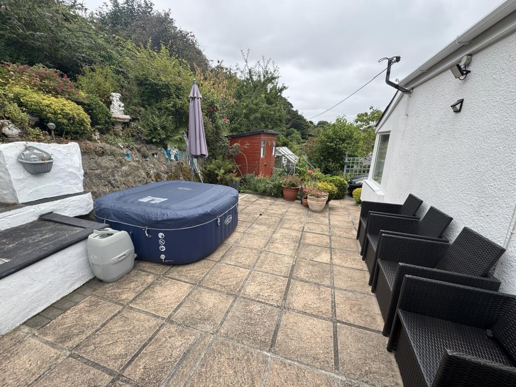 Lot: 127 - DETACHED BUNGALOW WITH ANNEXE AND FURTHER POTENTIAL - Garden
